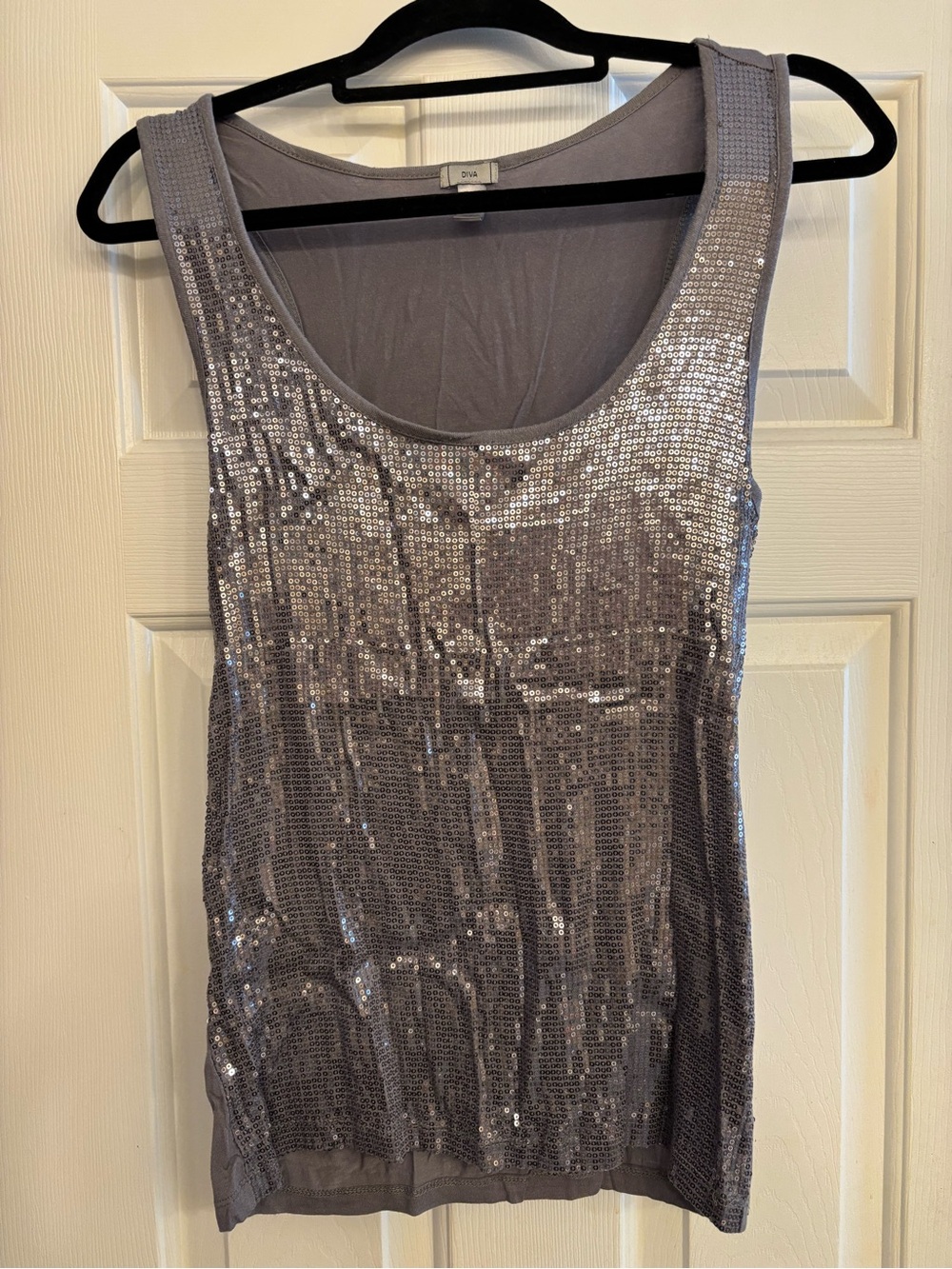 Women’s Diva gray sequin tank top. Size large.